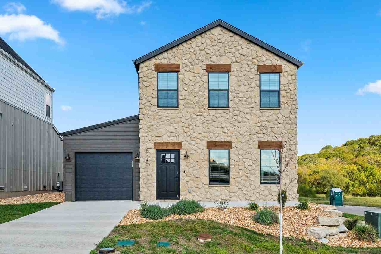 5740 Southwind Ave - Photo 2 of 41