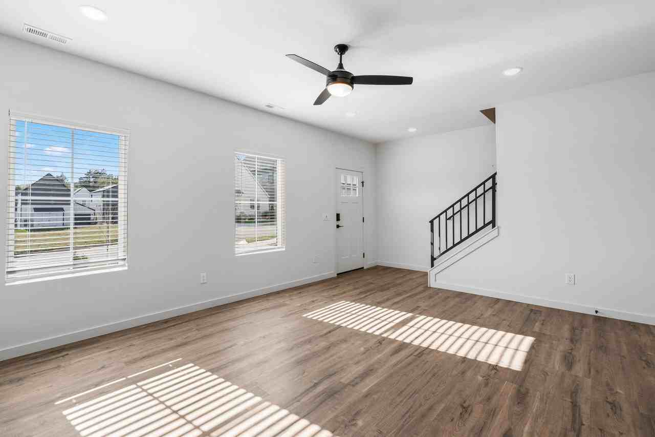 5740 Southwind Ave - Photo 7 of 41