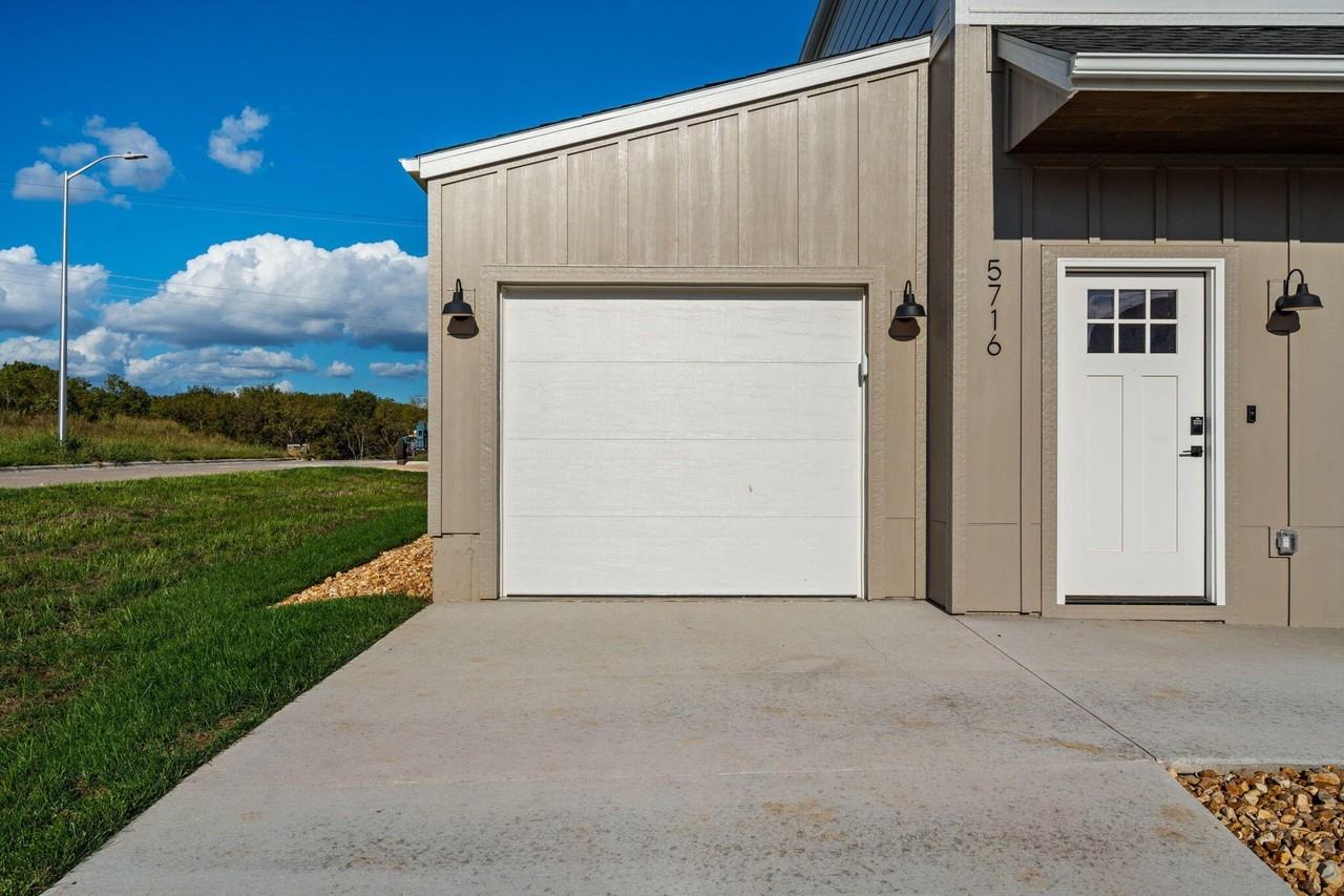 5716 Southwind Ave - Photo 3 of 43