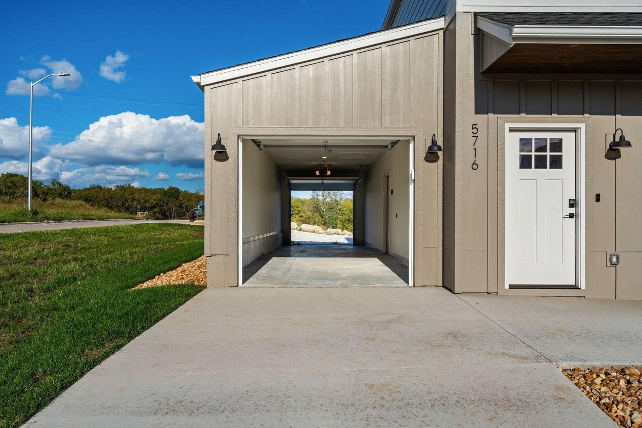 5716 Southwind Ave - Photo 4 of 43