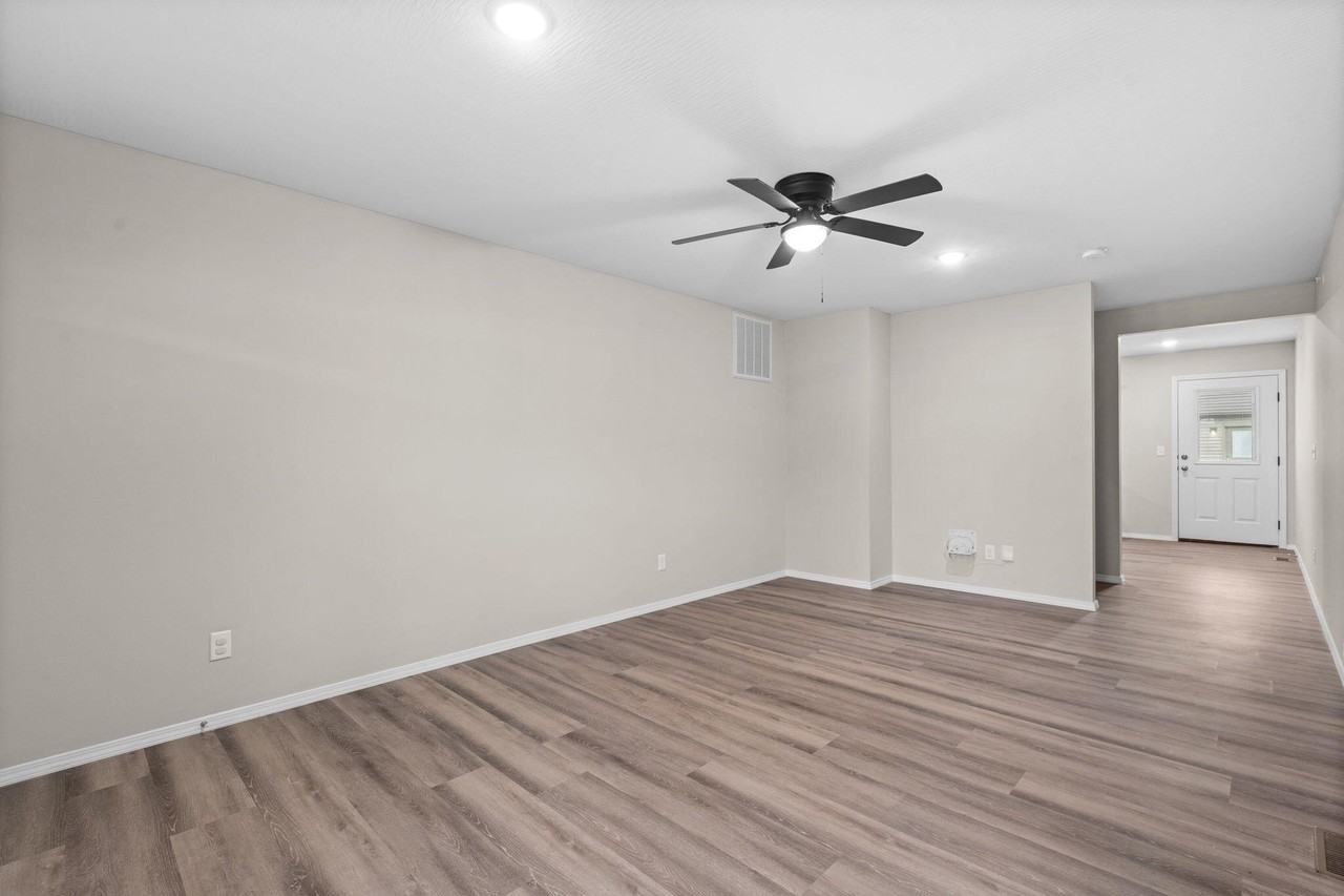 623 N Turner Ave - Photo 4 of 32