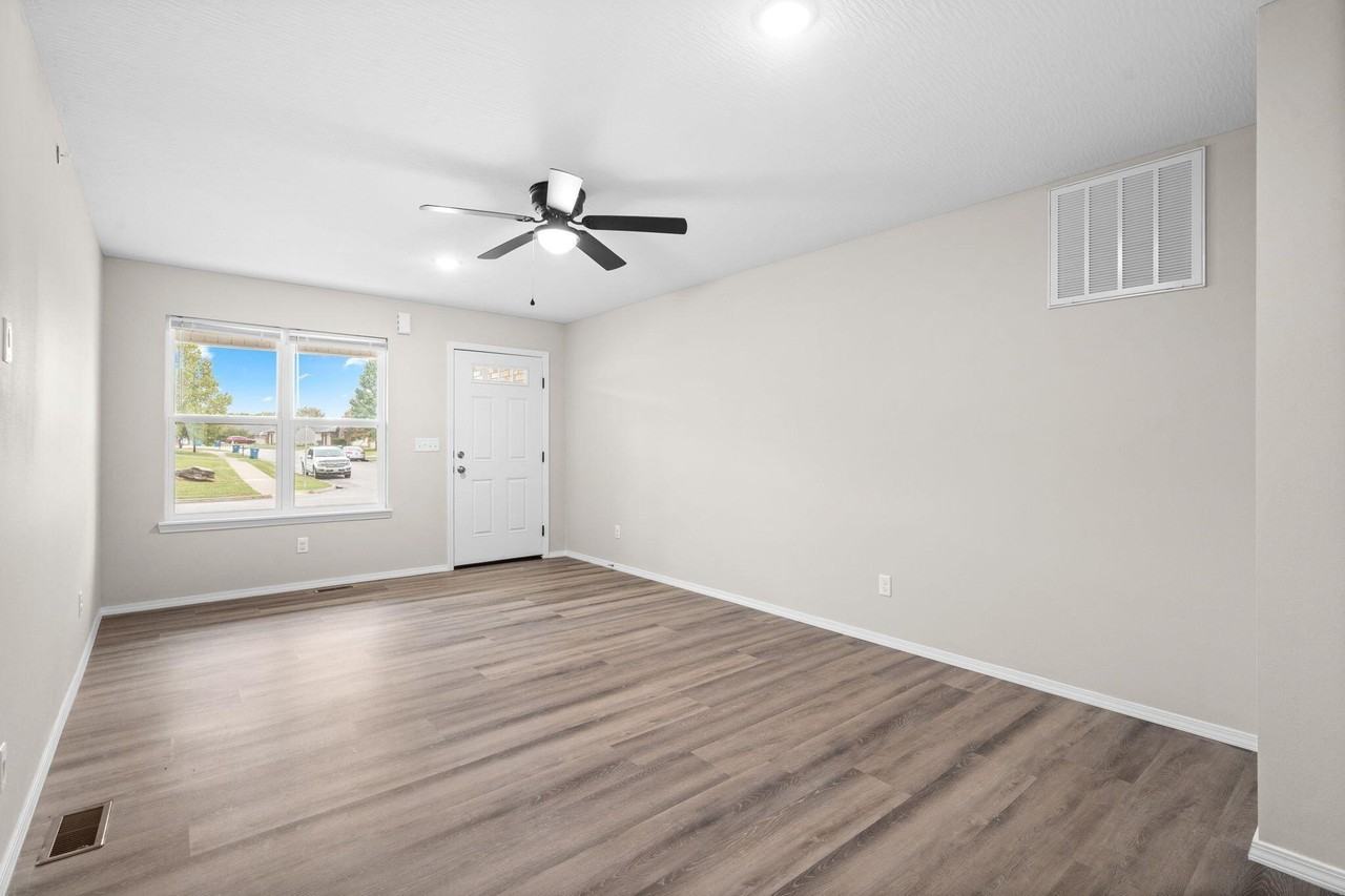 623 N Turner Ave - Photo 6 of 32