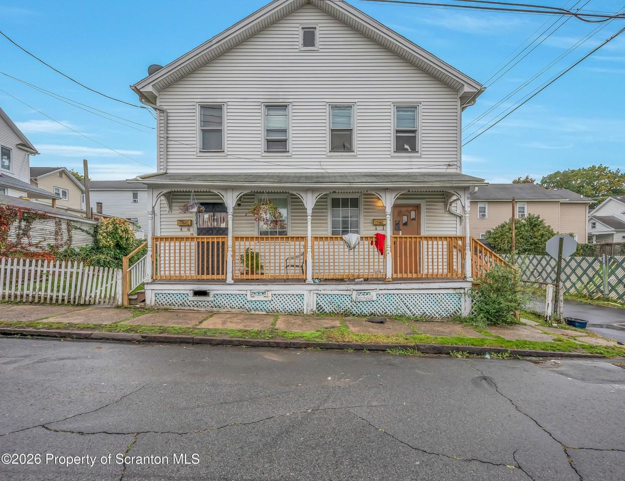 626 Swallow St - Photo 2 of 22