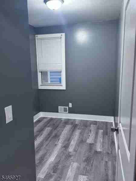 511 S Clinton St - Photo 4 of 10