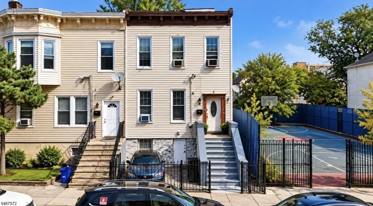94 Van Nostrand Ave #1
