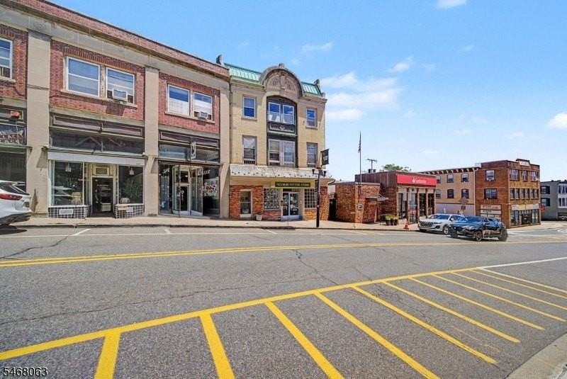 409 Main St #2F