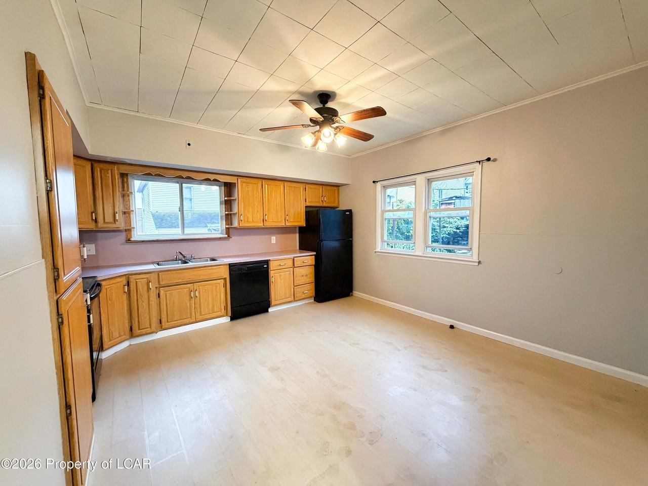 1113 Wood St - Photo 4 of 11