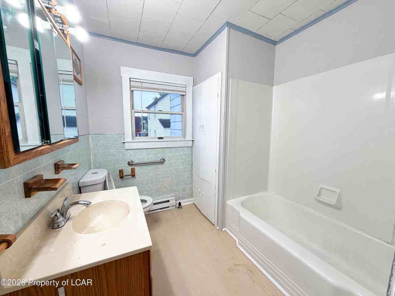 1113 Wood St - Photo 5 of 11