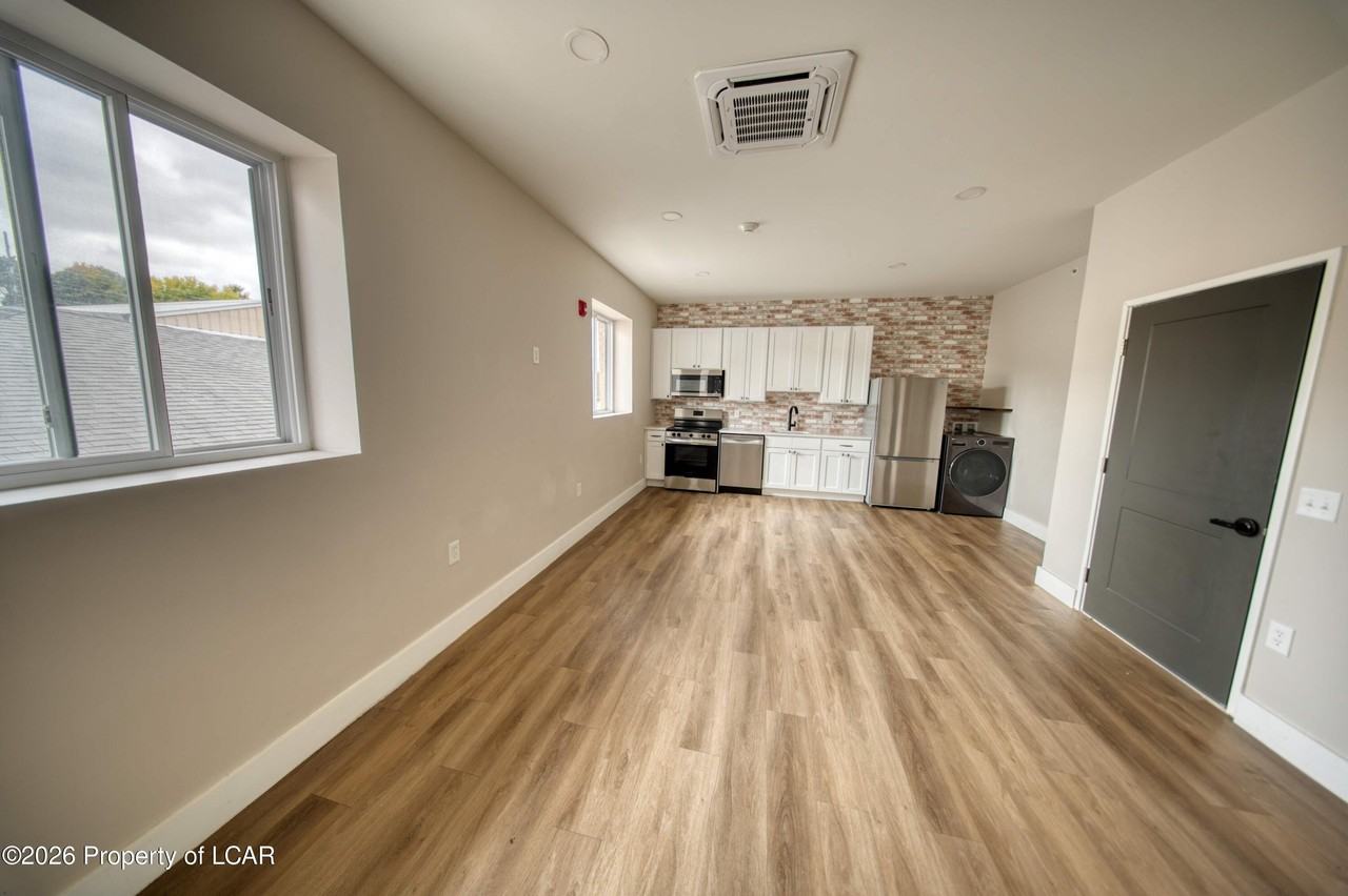215 Hickory St #10 - Photo 4 of 16