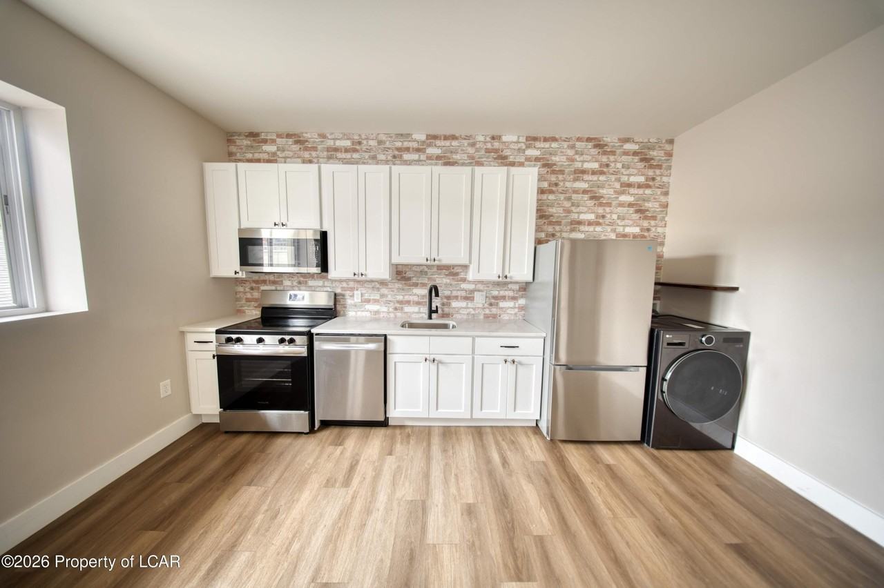 215 Hickory St #10 - Photo 5 of 16