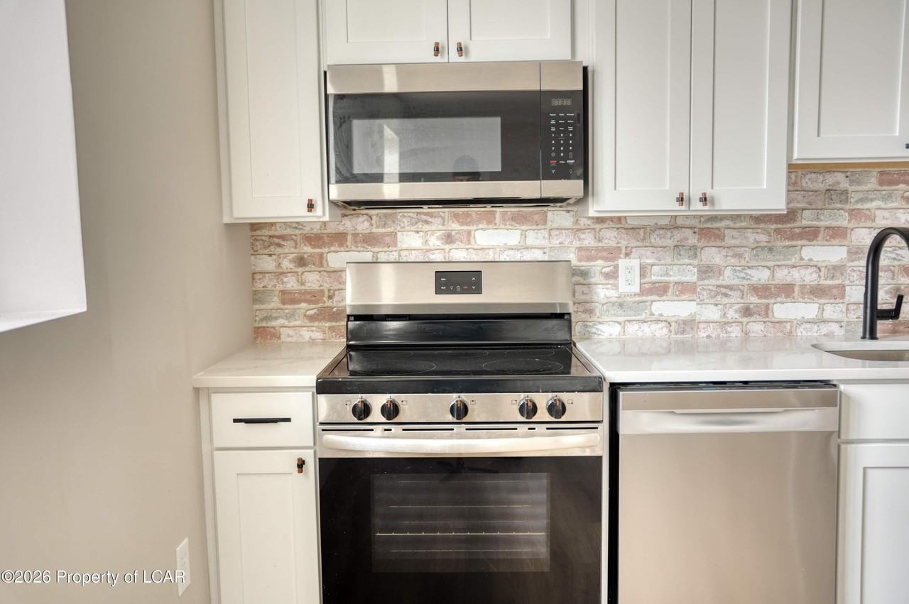 215 Hickory St #10 - Photo 7 of 16