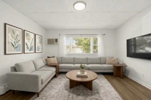 featured image of 8 Meadow St