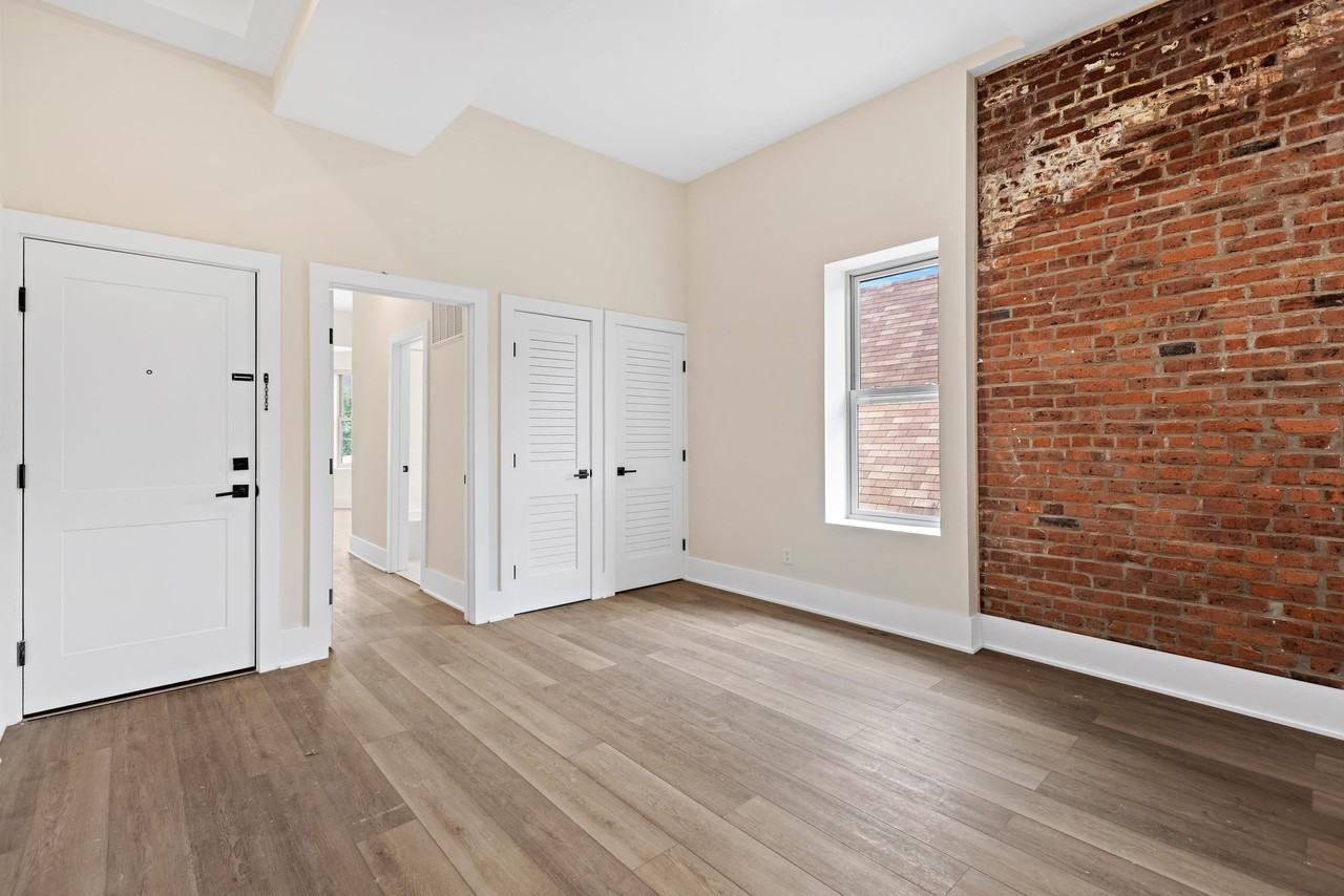 300 Clerk St #3L - Photo 3 of 14