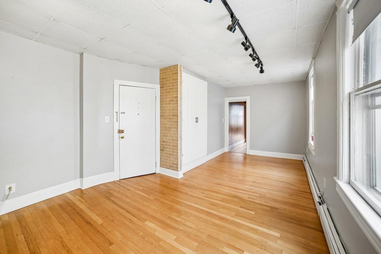 89 W 24th St #3 - Photo 2 of 19
