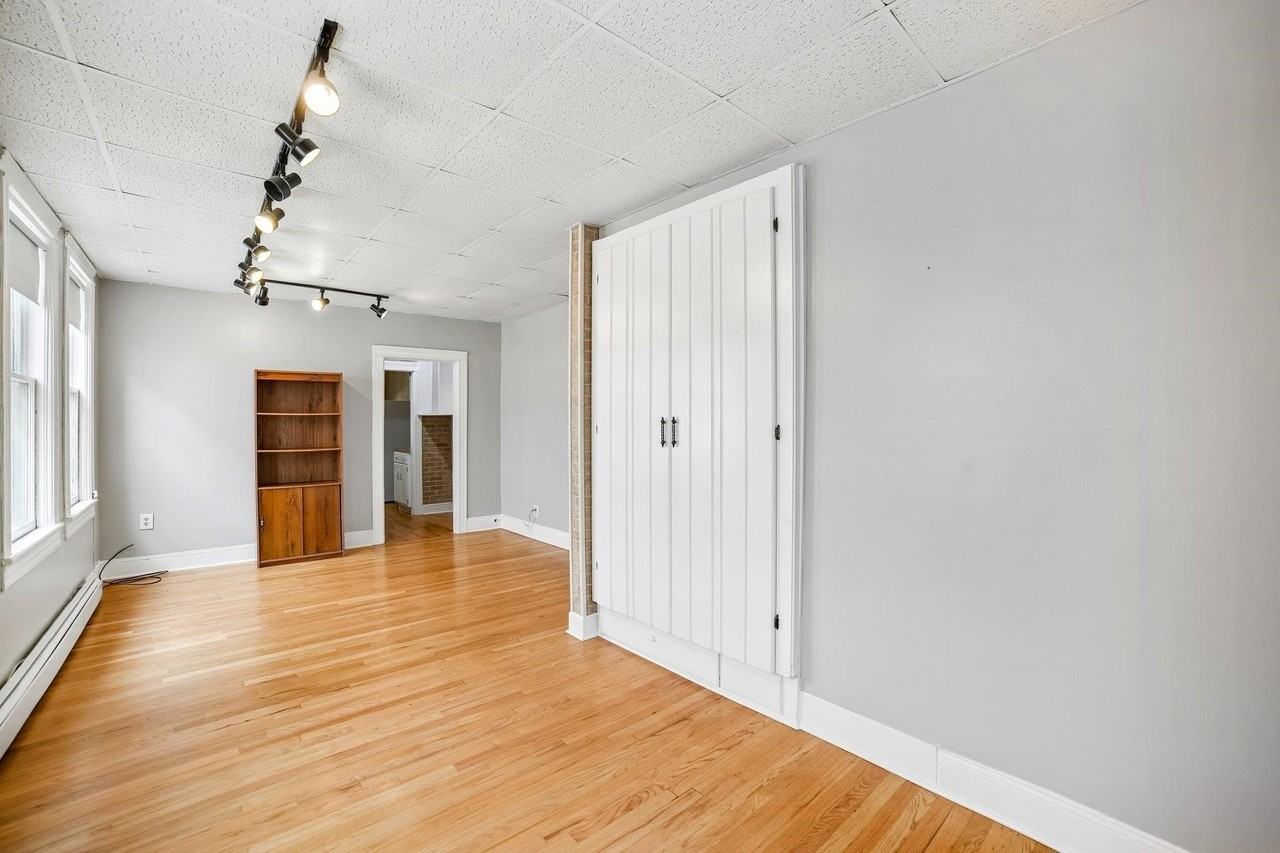 89 W 24th St #3 - Photo 3 of 19