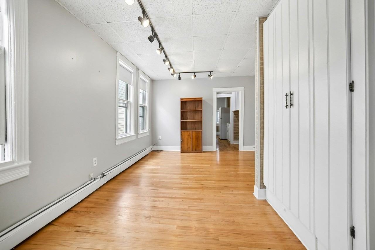 89 W 24th St #3 - Photo 4 of 19
