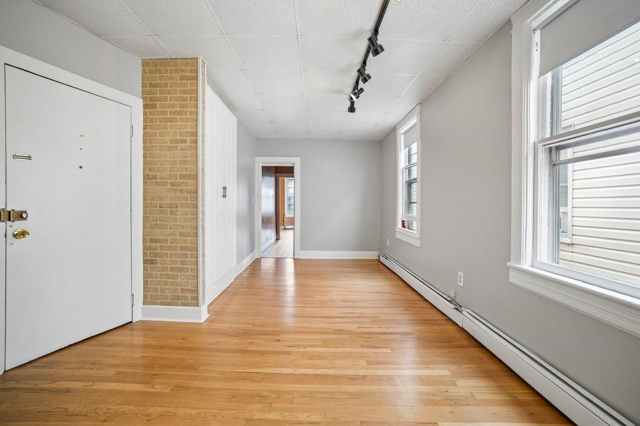 89 W 24th St #3 - Photo 5 of 19