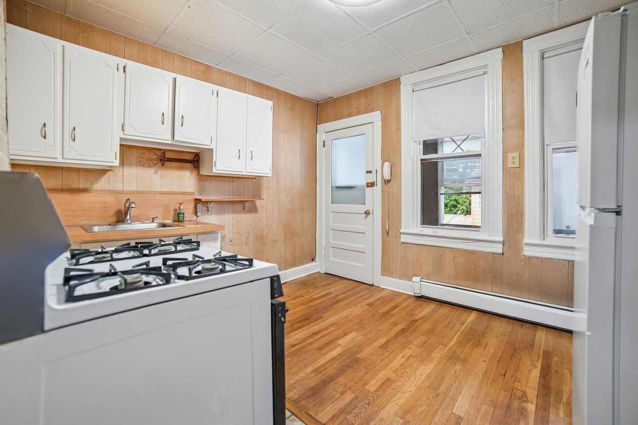 89 W 24th St #3 - Photo 7 of 19