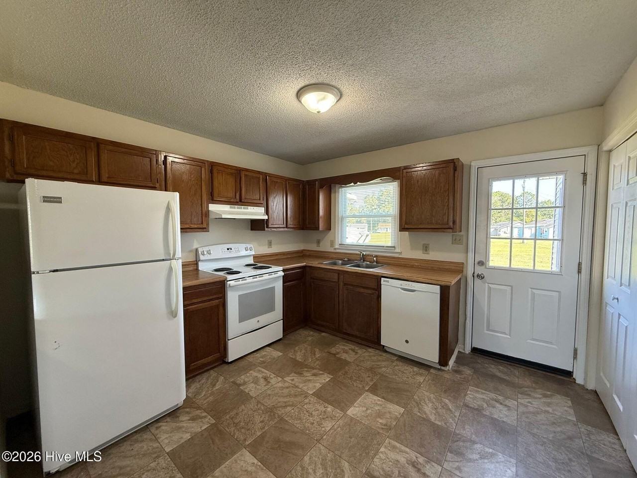 223 Appaloosa Dr - Photo 2 of 6