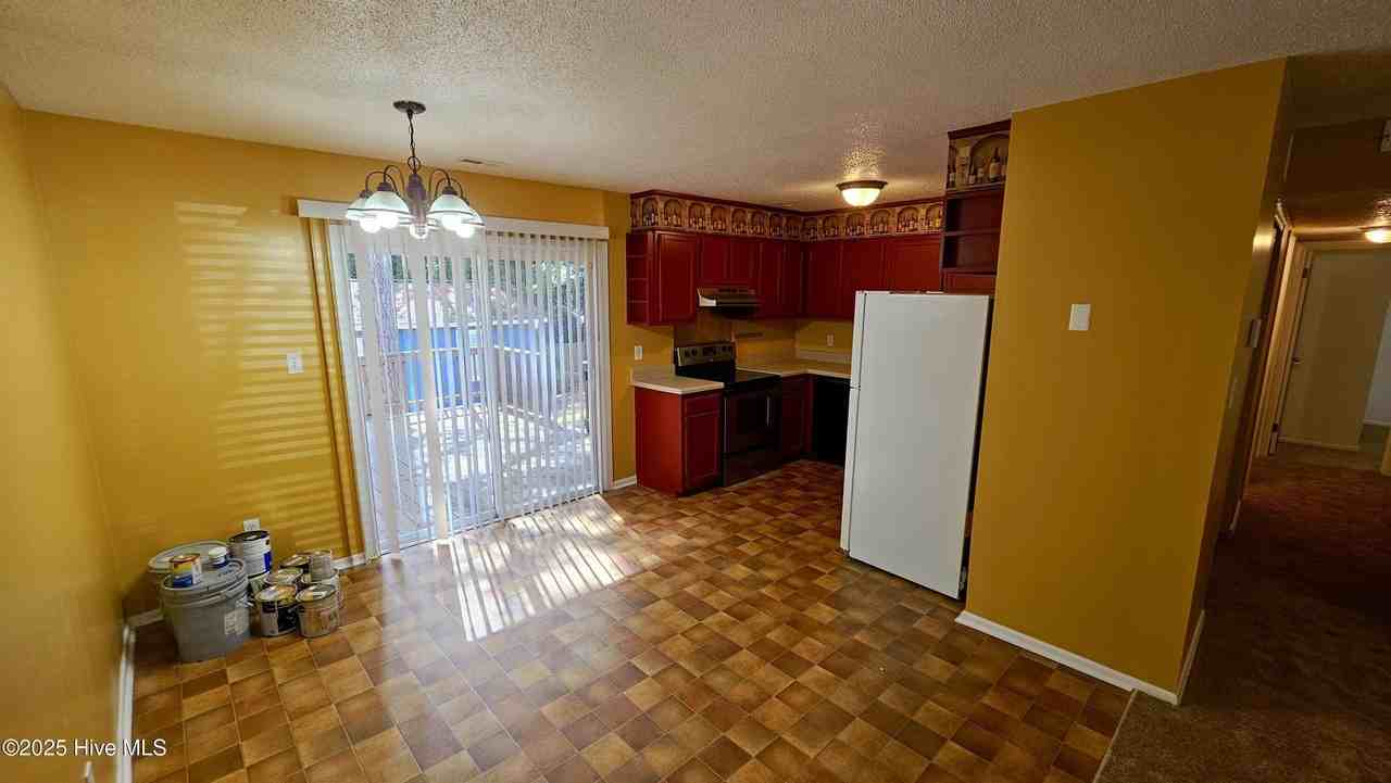 709 Terrace Ct - Photo 5 of 21