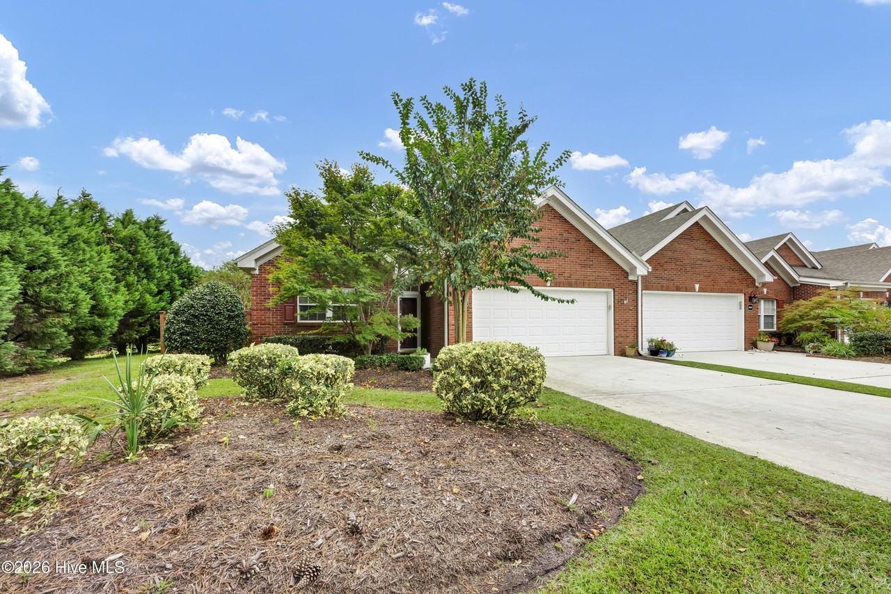 208 Hilliard Ct - Photo 2 of 37
