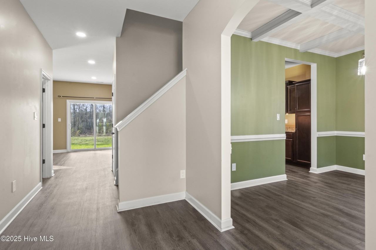 129 Cedar Ridge Dr - Photo 2 of 34