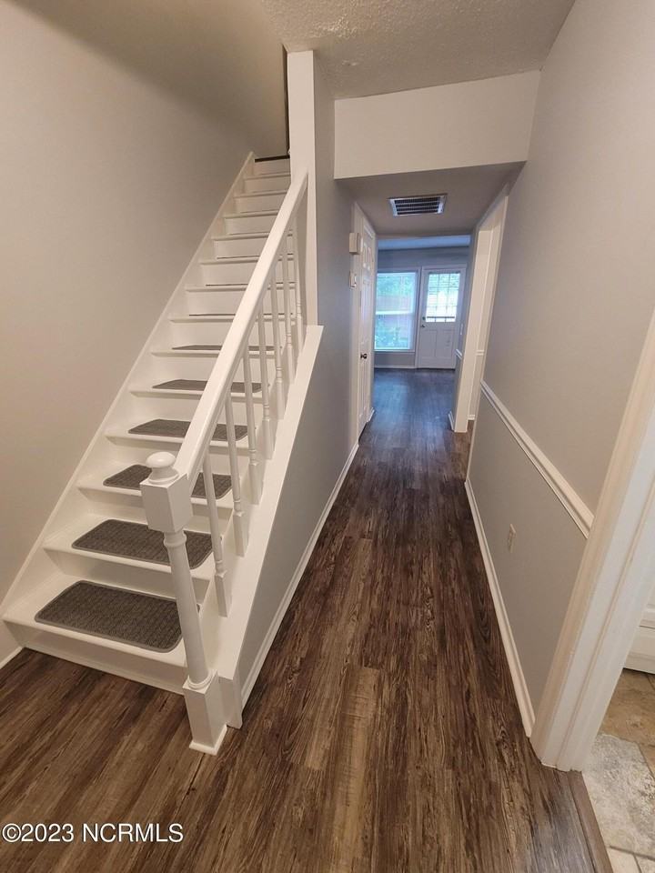 4922 Marlin Ct - Photo 4 of 27
