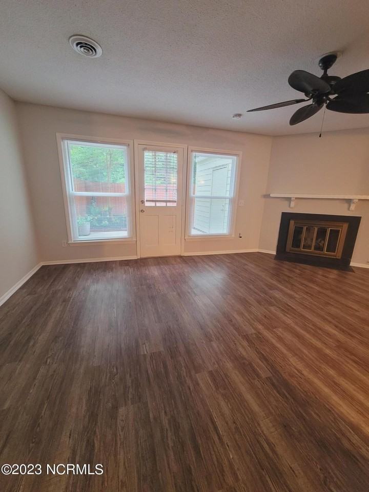 4922 Marlin Ct - Photo 5 of 27