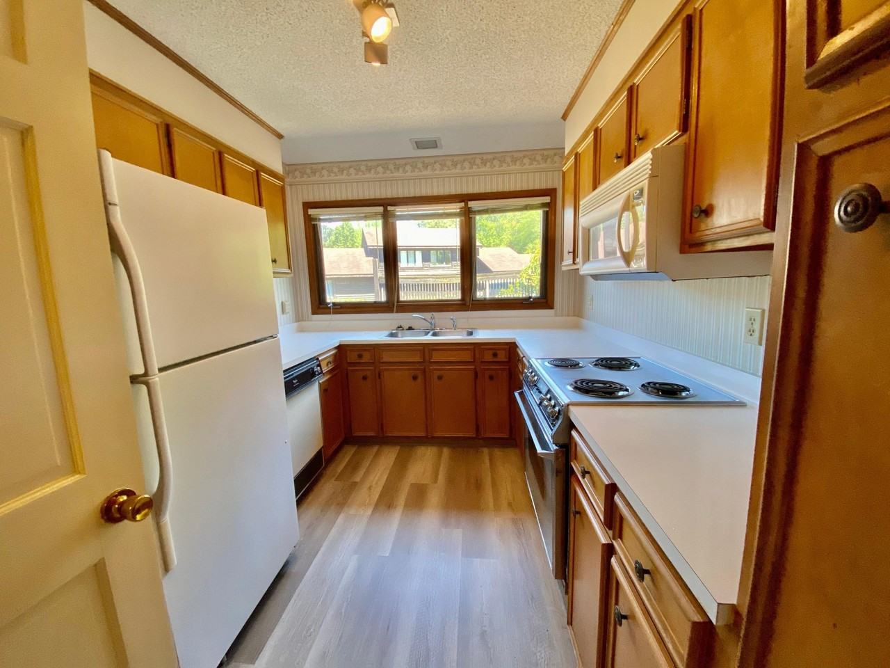 103 Crawford Creek Dr - Photo 2 of 9