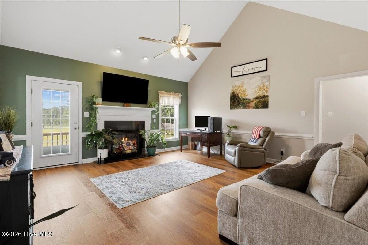 105 Pointe Dr - Photo 4 of 20