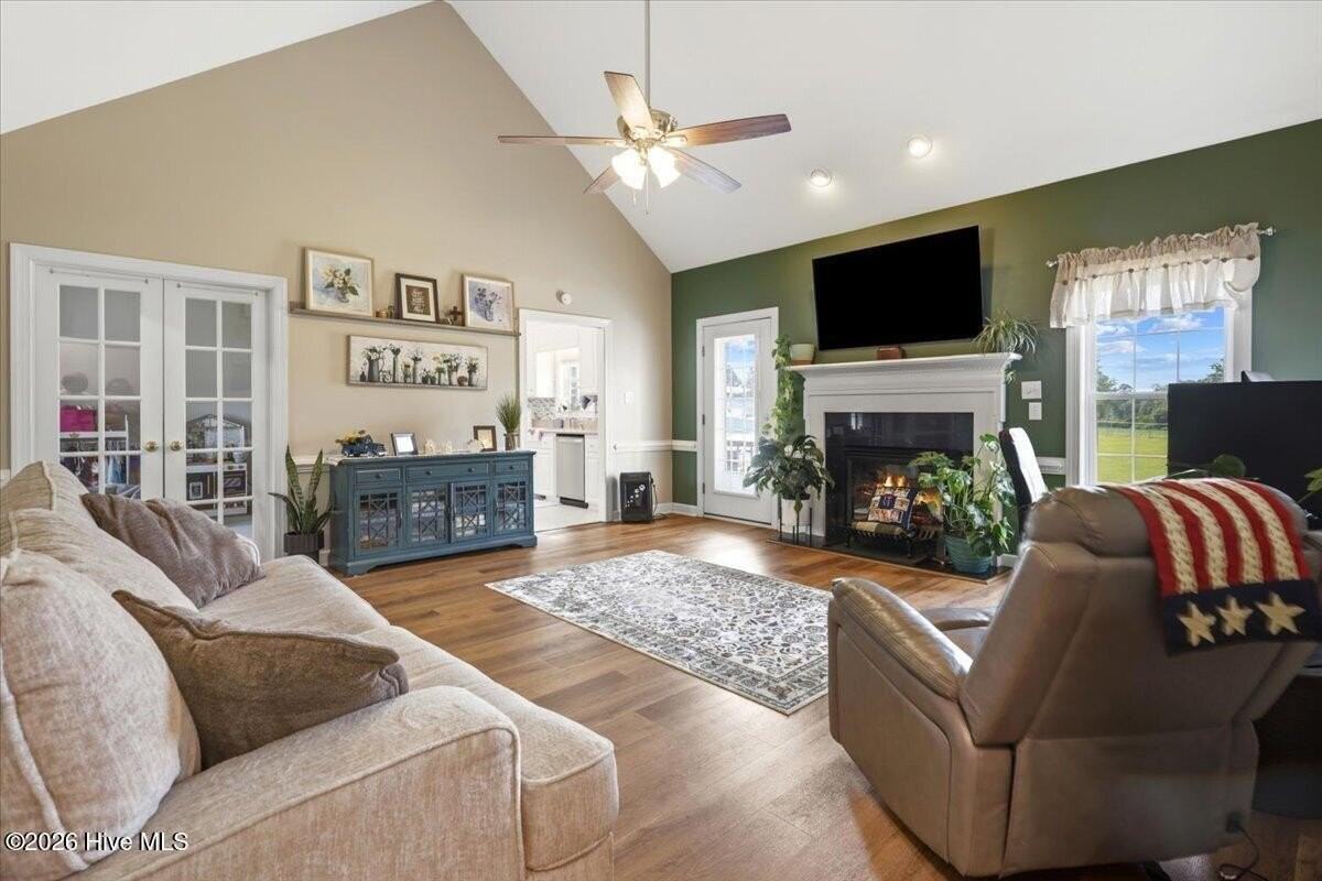 105 Pointe Dr - Photo 5 of 20