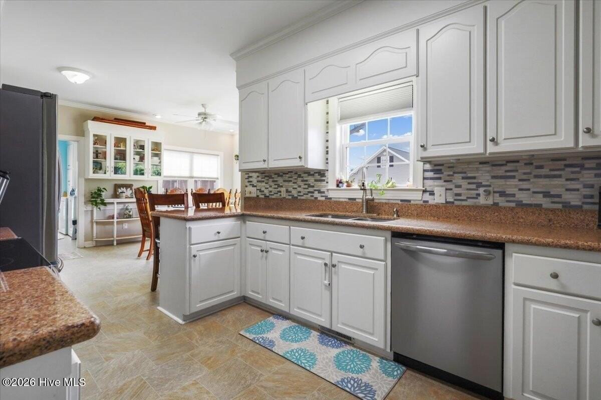 105 Pointe Dr - Photo 6 of 20