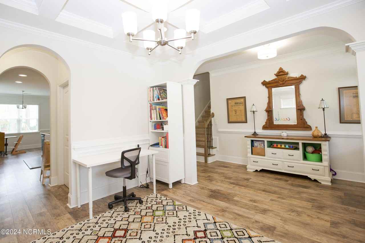144 Moultrie Ln - Photo 6 of 50
