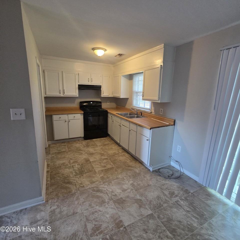 112 Candlewood Dr - Photo 3 of 11