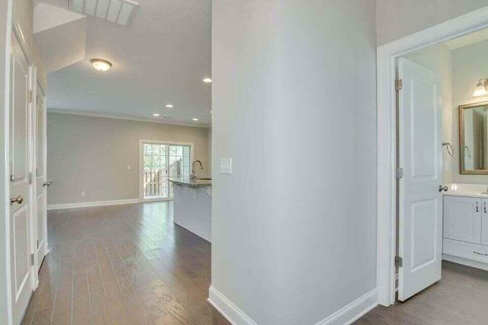 689 Aberdeen Cir - Photo 4 of 29
