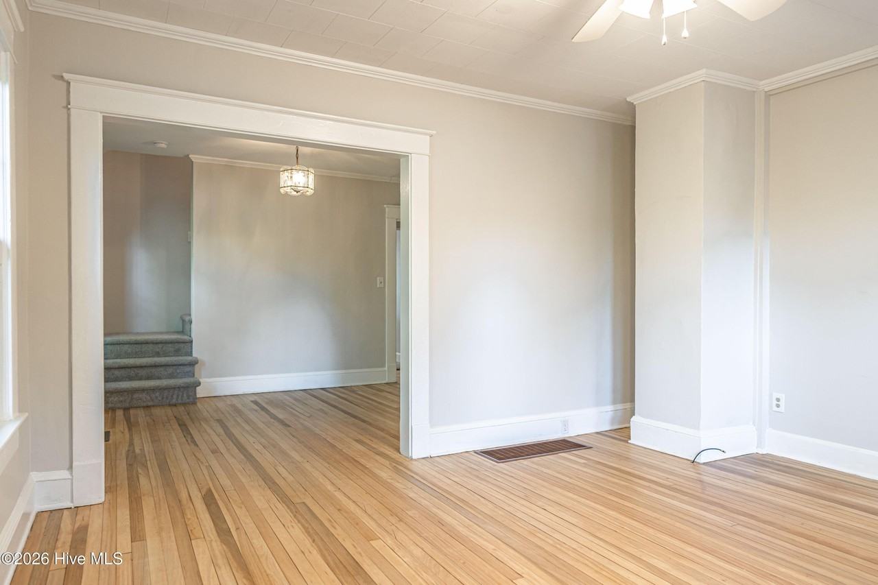 120 W Philadelphia Ave - Photo 7 of 25