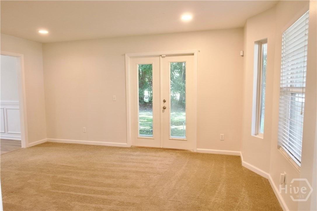 172 Saint Ives Dr - Photo 2 of 26