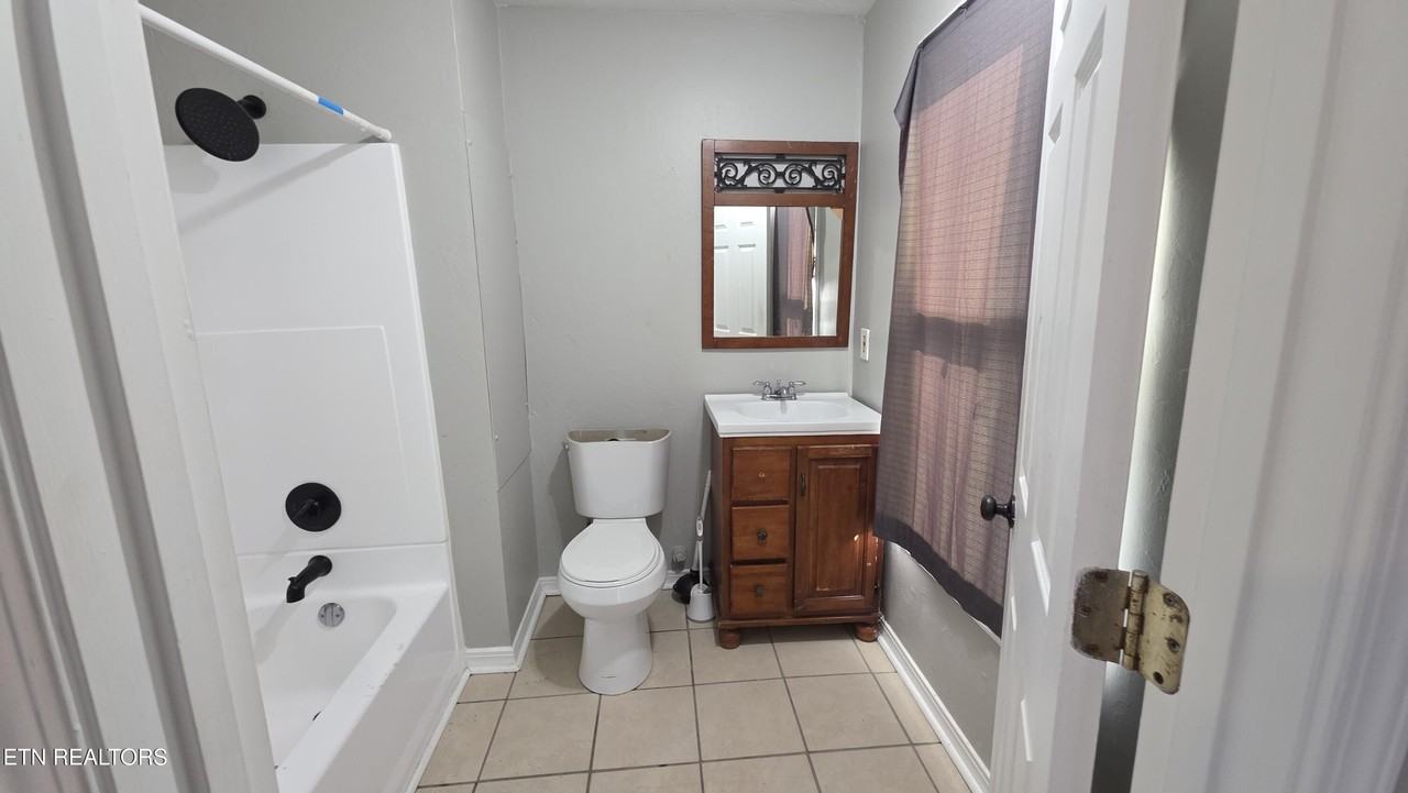 3917 Kennedy Ln - Photo 3 of 8