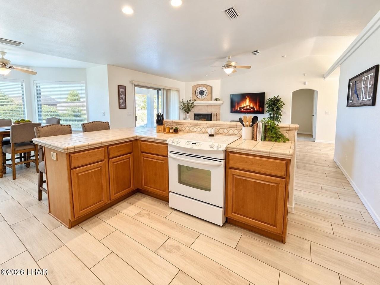 2445 Constellation Dr - Photo 5 of 21