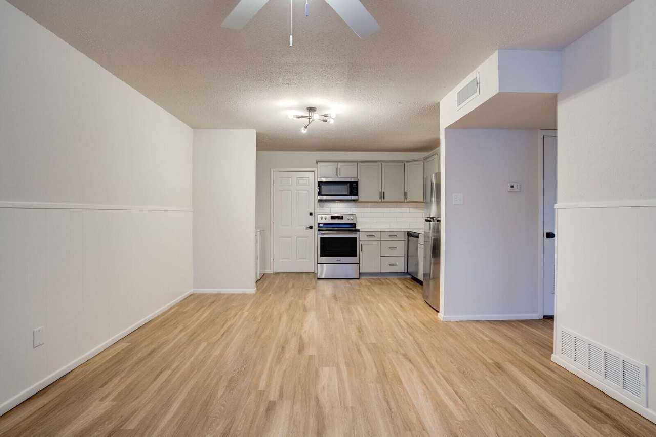 228 Hickory St #B - Photo 2 of 16