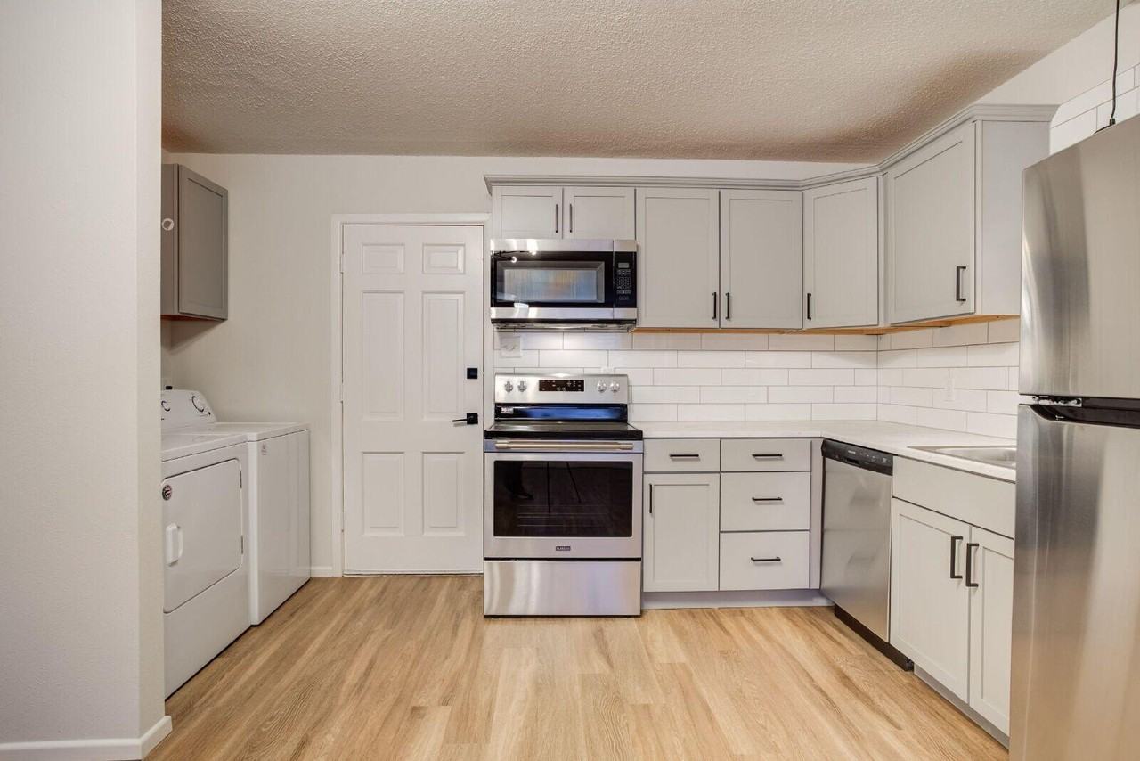 228 Hickory St #B - Photo 4 of 16