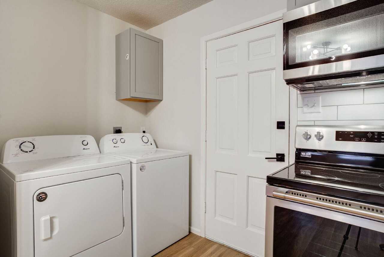 228 Hickory St #B - Photo 5 of 16