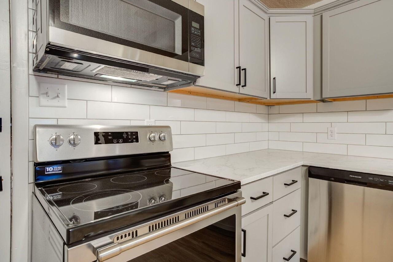 228 Hickory St #B - Photo 7 of 16