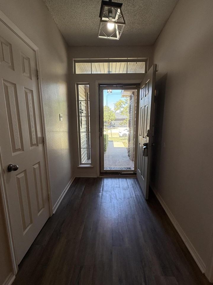 6533 86th St - Photo 2 of 31