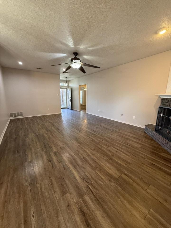 6533 86th St - Photo 3 of 31