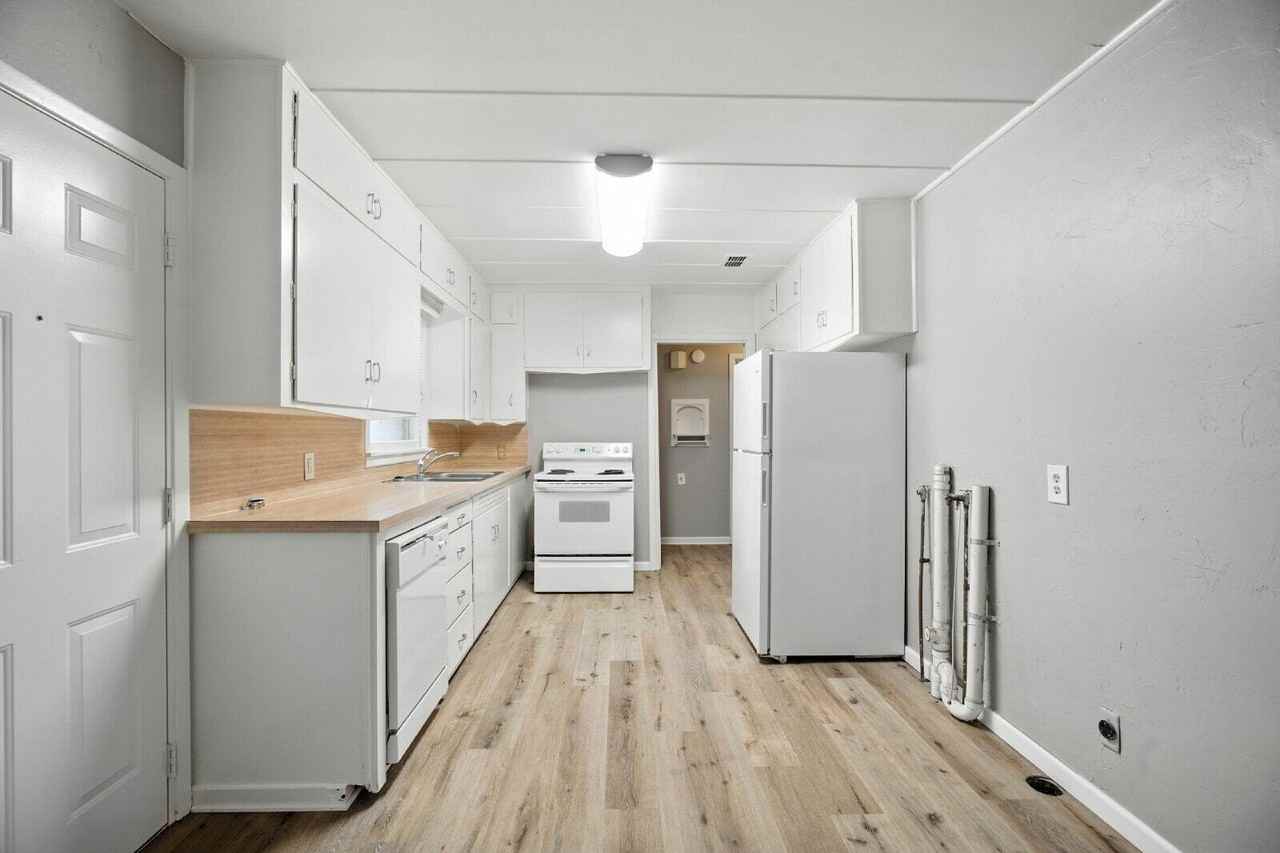 4208 42nd St - Photo 3 of 12