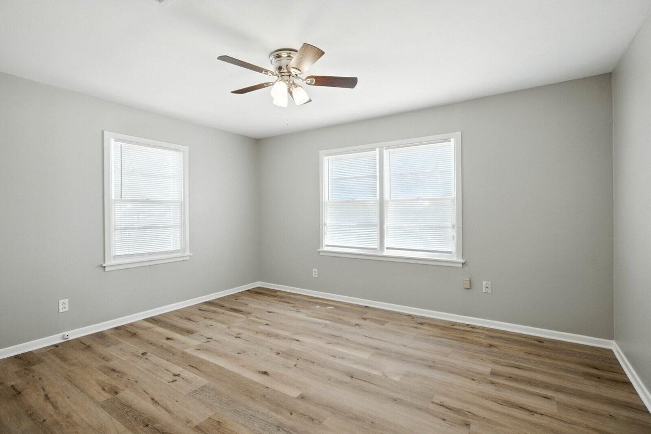 4208 42nd St - Photo 5 of 12