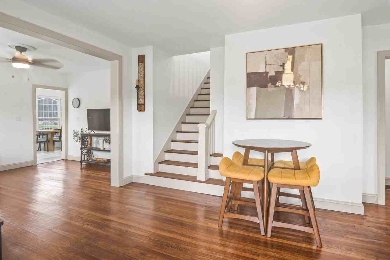 542 S 2nd St - Photo 2 of 50