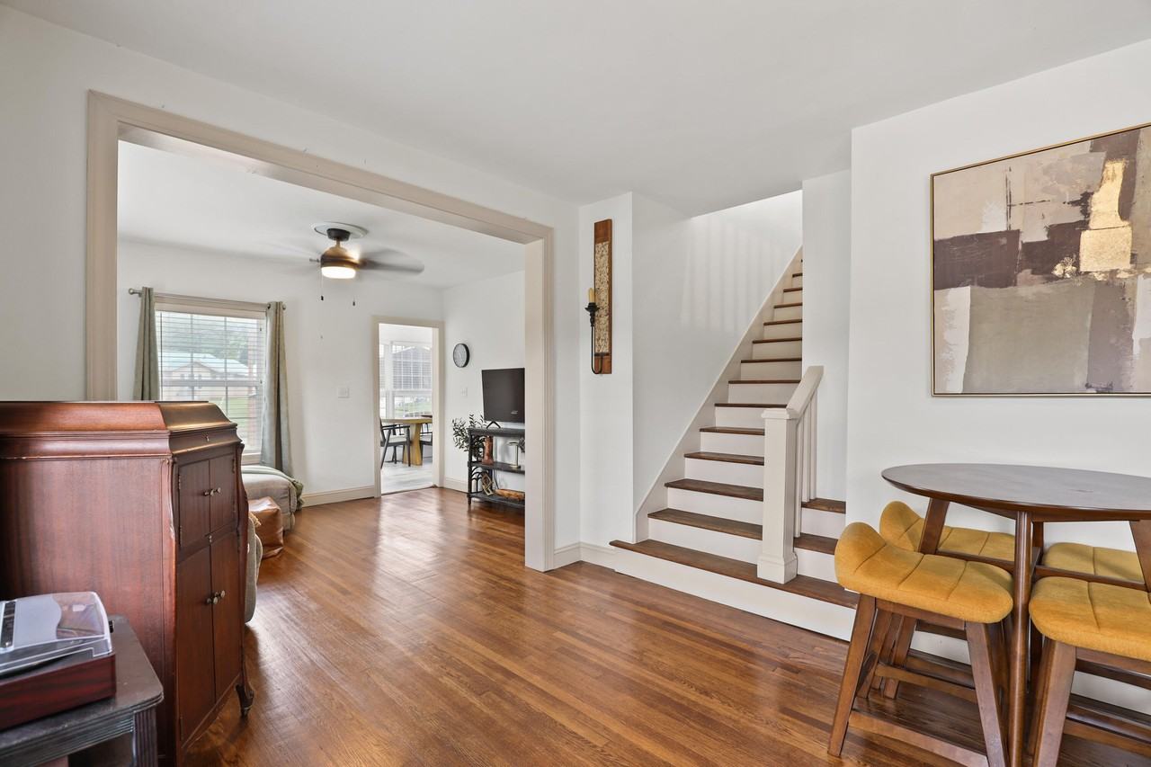 542 S 2nd St - Photo 3 of 50