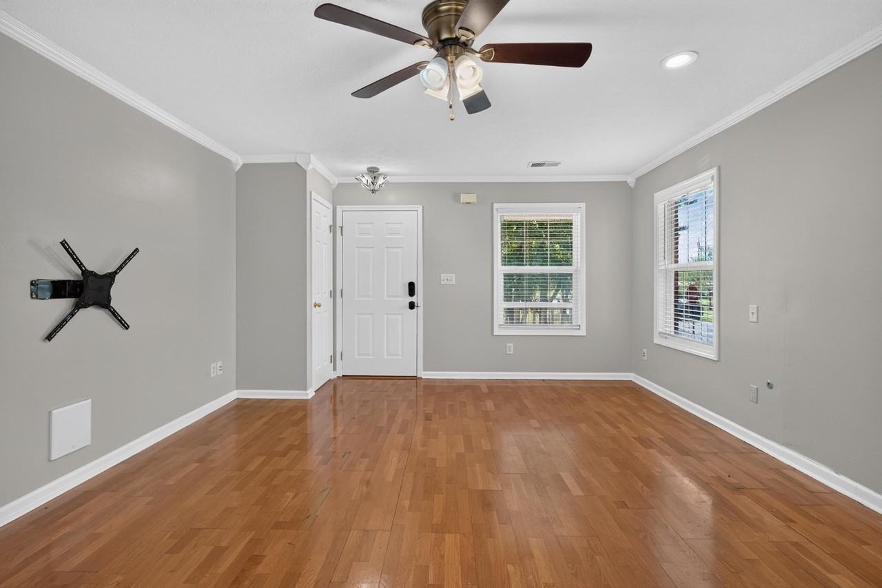 1196 Lacy Ln - Photo 4 of 28